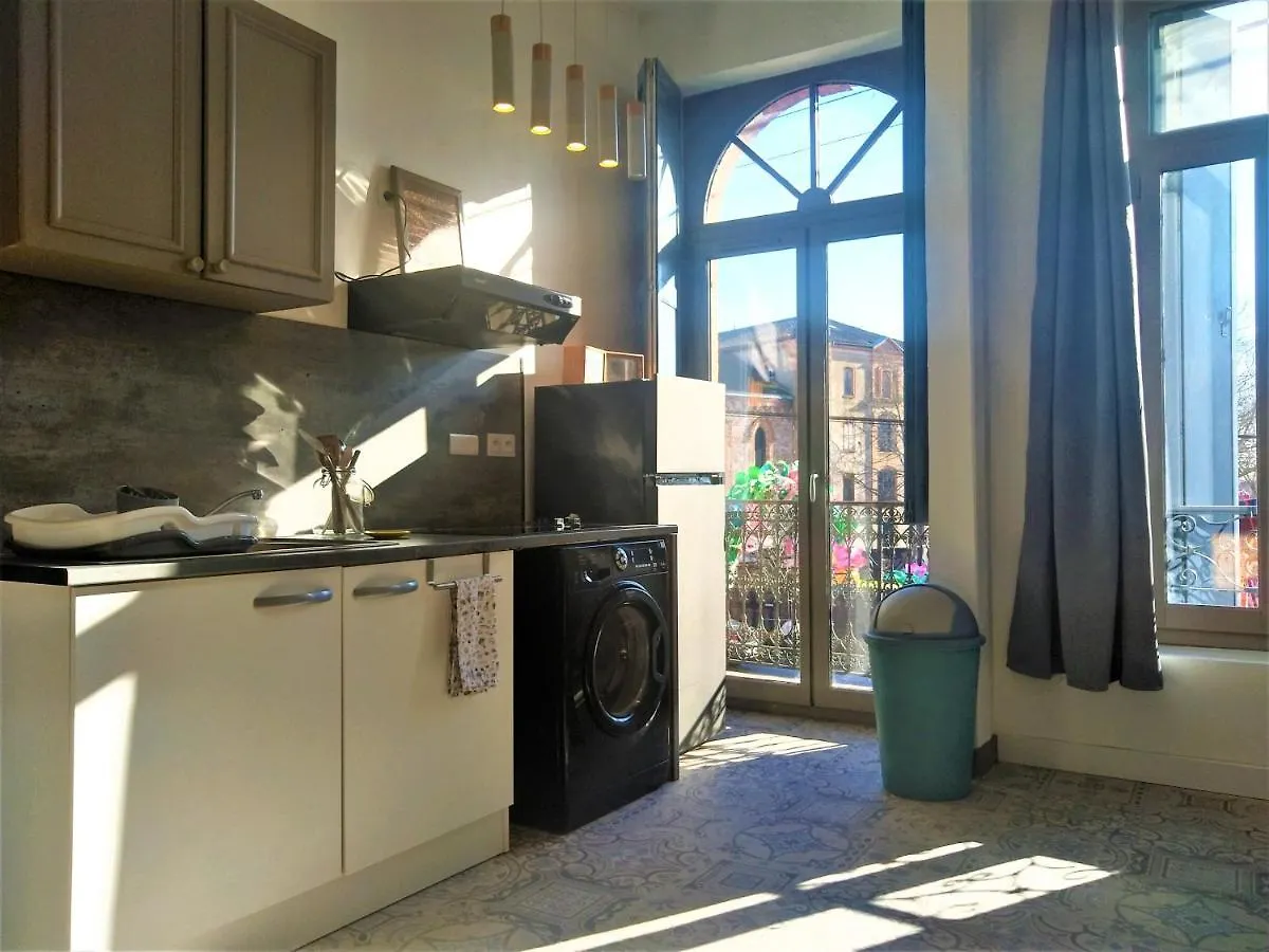 Cours Foucault Balcony: Spacious Comfort with Park Views Montauban France
