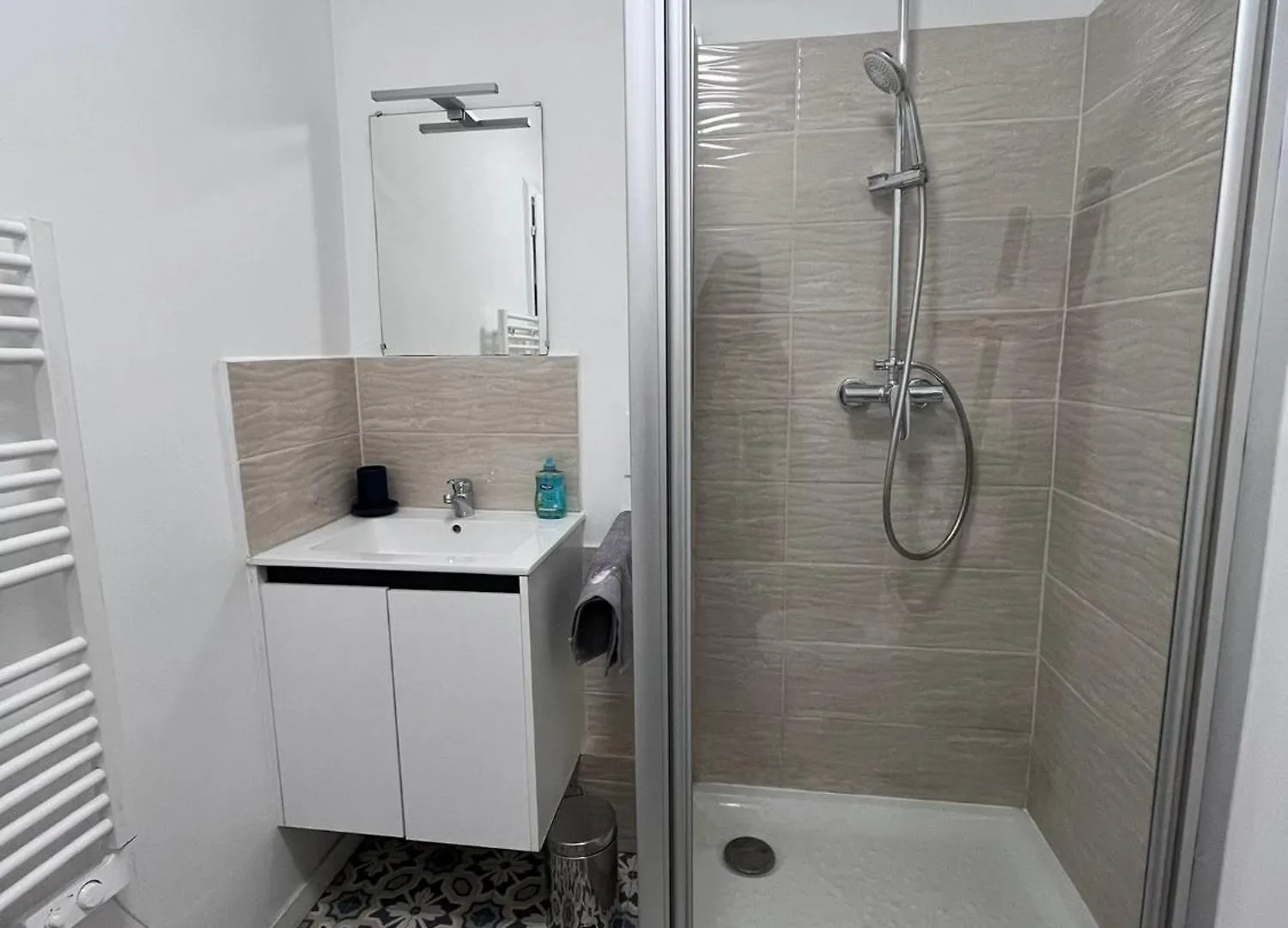 Cours Foucault Balcony: Spacious Comfort with Park Views Montauban Apartment